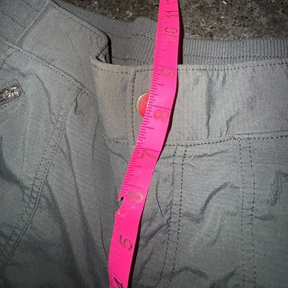 UEC Athleta Trekkie Bermuda Cargo Zip Shorts Black Pockets SZ 6